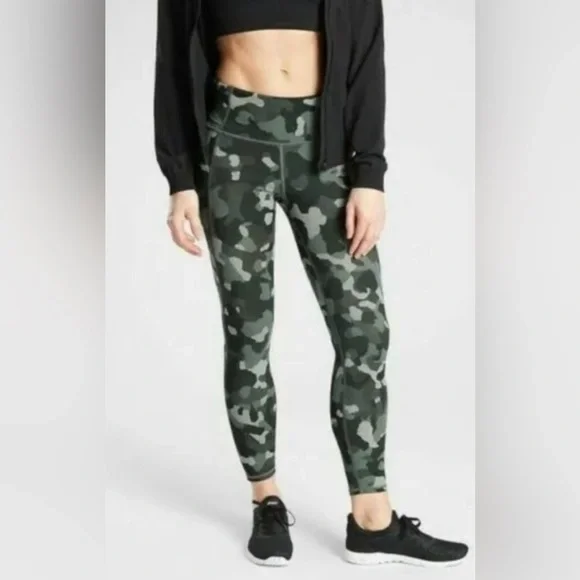 Athleta Lightning Camo 7/8 Tight in Super Sonic Size Medium Leggings - Picture 2 of 15